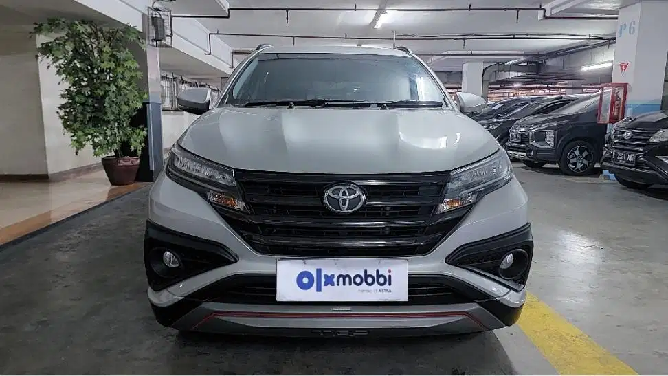 TDP 10JT Toyota Rush 1.5 TRD Sportivo 7 Bensin-AT Silver 2018