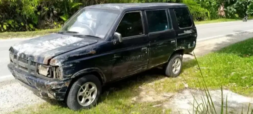 Isuzu panther hi grade 2.3 tahun 1995