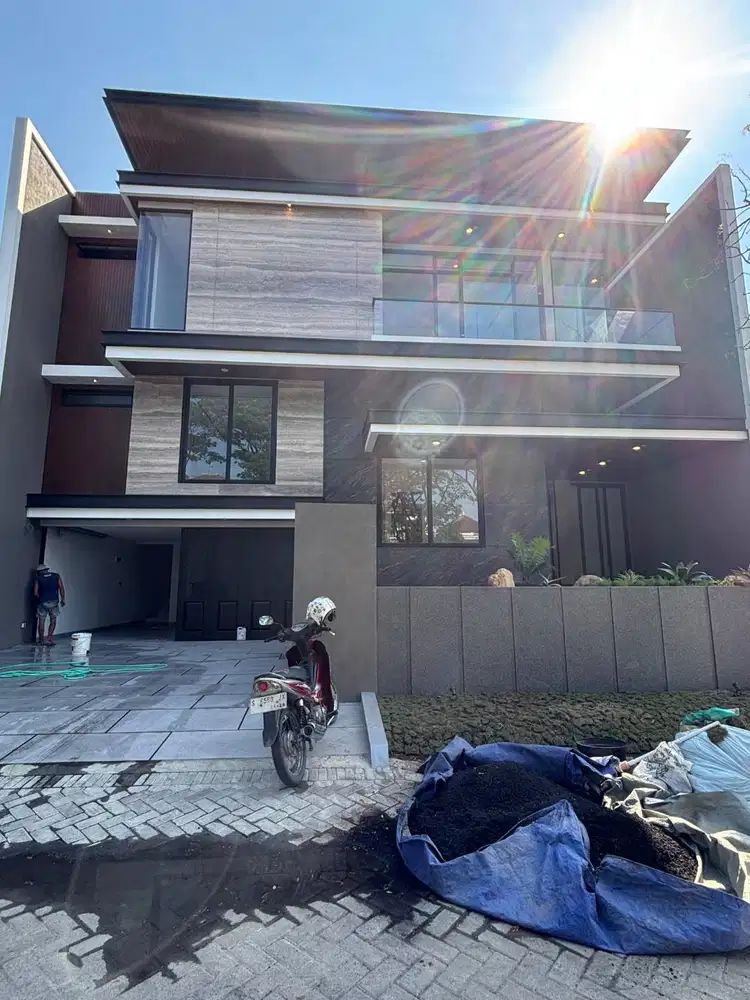 DIJUAL* RUMAH CITRALAND UTAMA - NEWTOWN HILL Surabaya