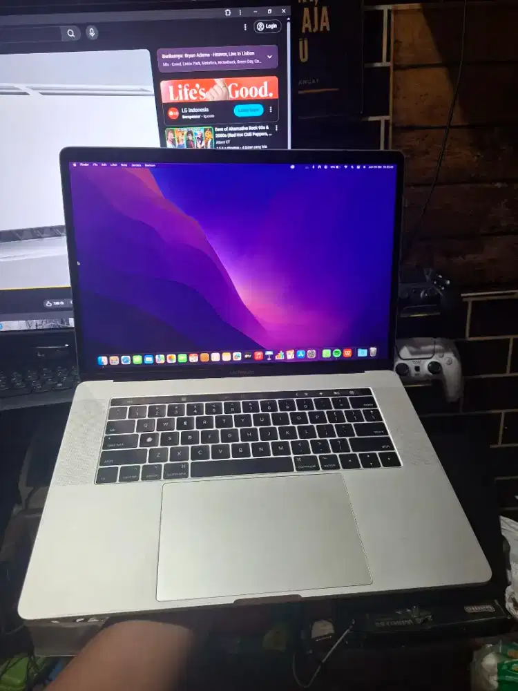Macbook Pro 2017 15,4inc Ram 16/256Gb Normal Siap Pakai Pastinya