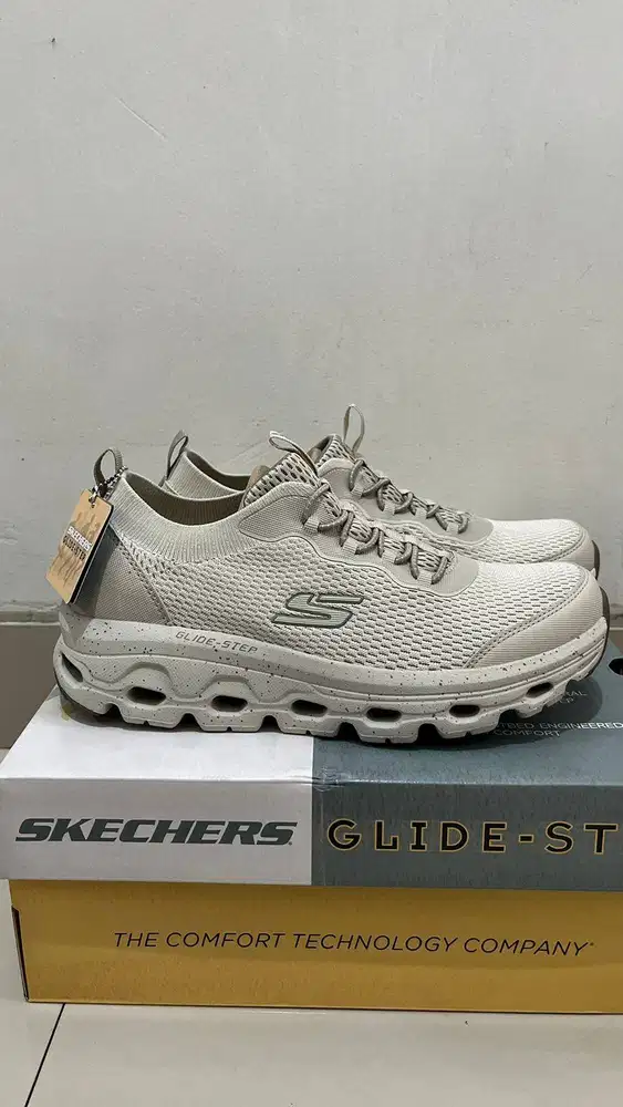 Sepatu Running / Lari Skechers Glide Step – Warna Natural size 40