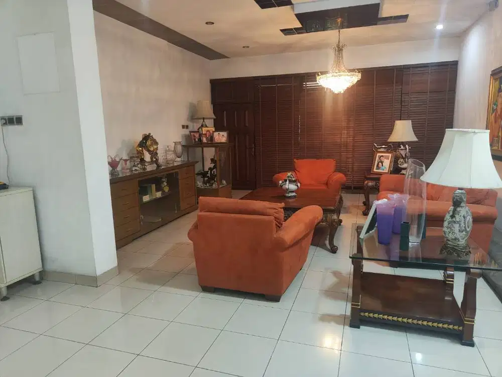 DIJUAL* RUMAH RAYA GAYUNG SARI Surabaya