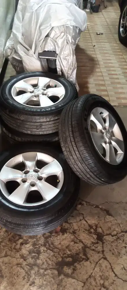 Velg + ban Toyota rush