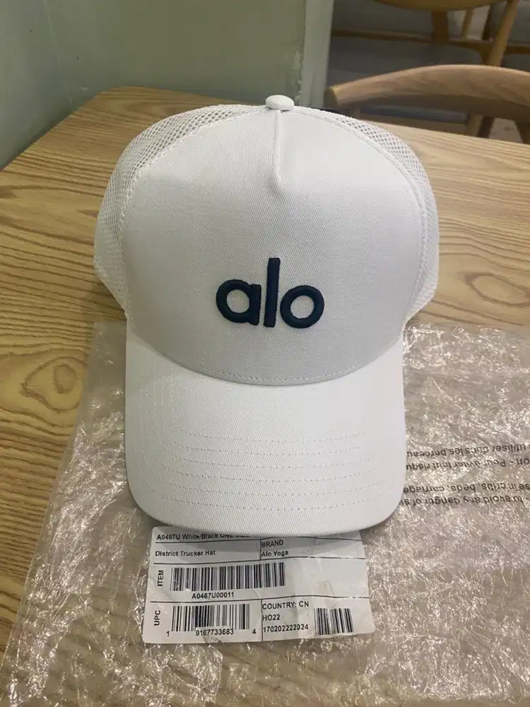 Alo Yoga - District Trucker Hat (White)