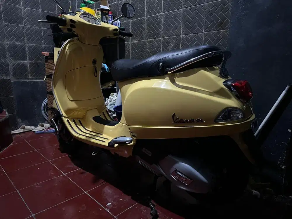 Vespa lx 125 iget kuning original
