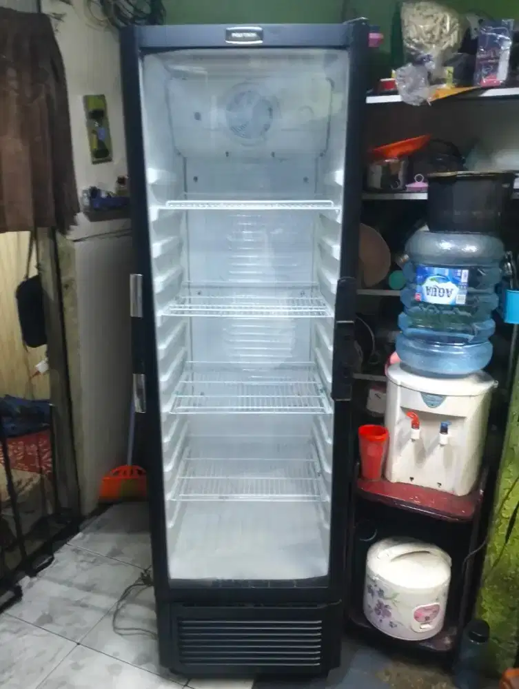 Showcase merek Polytron dingin normal maknyos