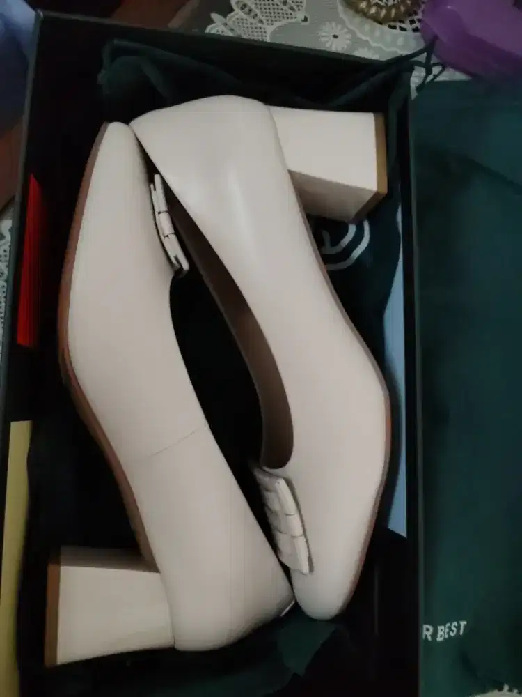 Sepatu Everbest warna cream UK 37 insole 23.5