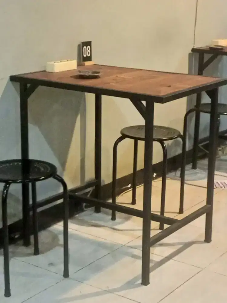 Meja Cafe rangka besi