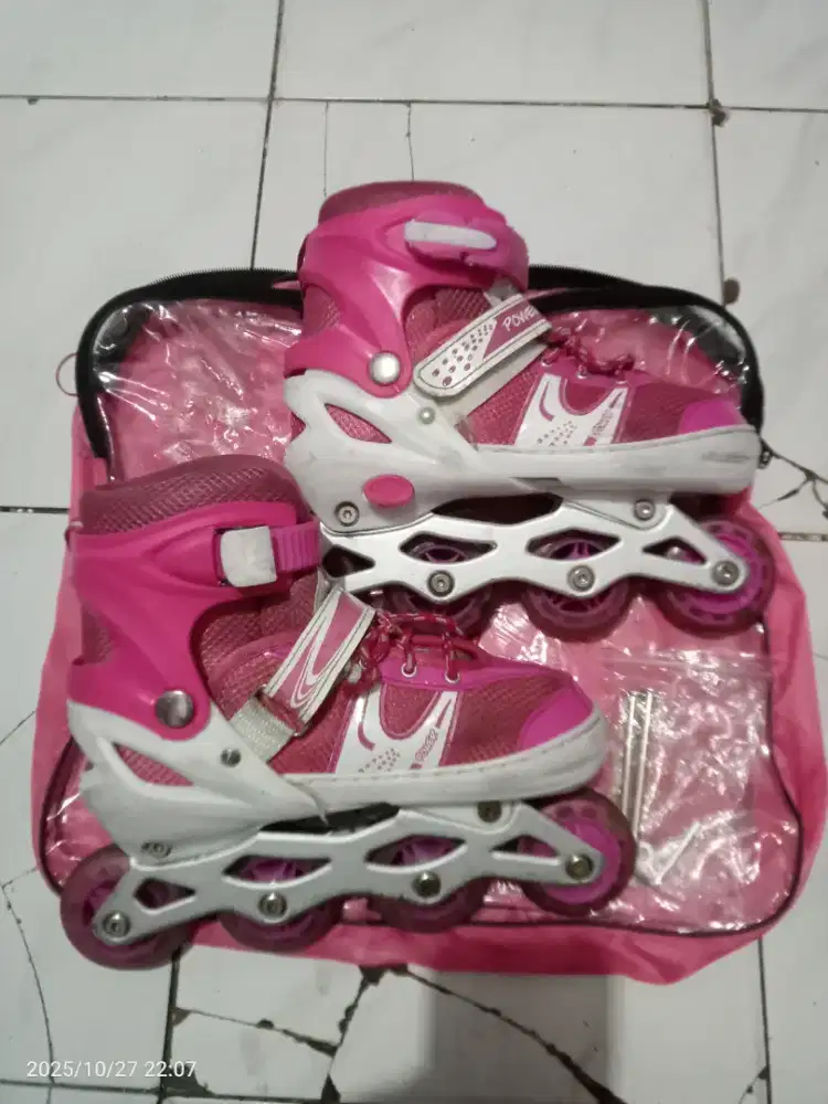 Sepatu roda anak perempuan