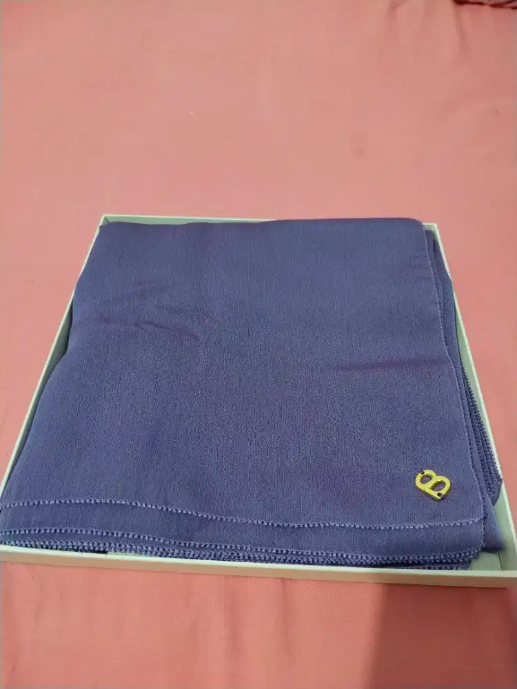 Dijual button scarves Kelly square ukuran reguler (110x110)