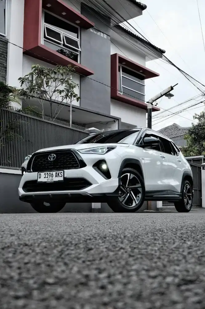 LowKm! Toyota Yaris Cross Hybrid 2023 TSS GR Sport putih HEV