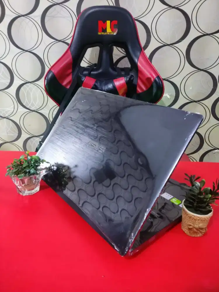 Laptop Render ASUS Pro P2240UQ Core i7 RAM 8GB/SSD/NVIDIA