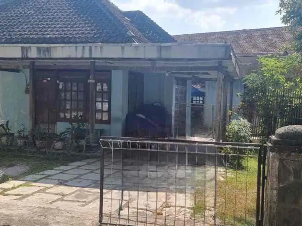 Tanah dengan Bangunan Tua di Tengah Kota Salatiga/Sidorejo Cocok Untuk Bangun Kos