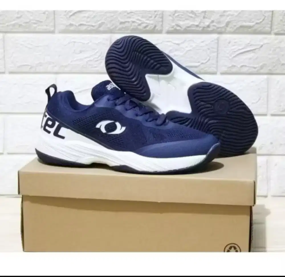 Sepatu tenis dan badminton astec size 40 murah