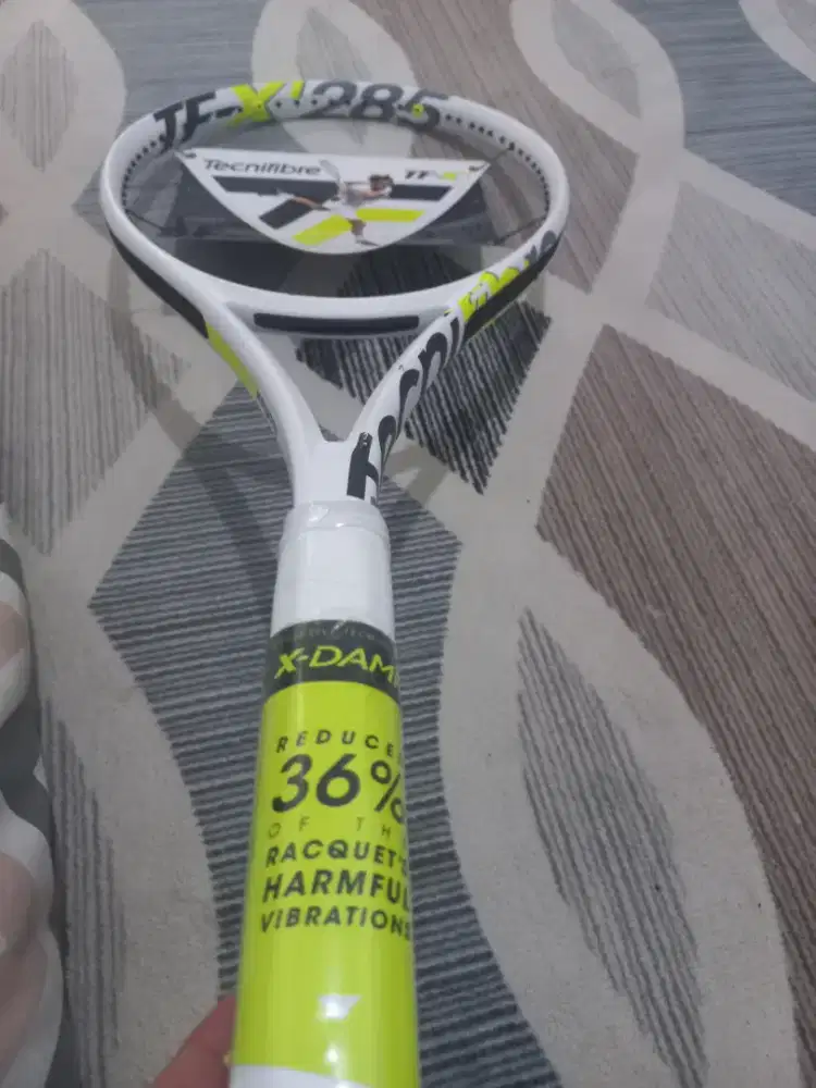 Raket tennis baru