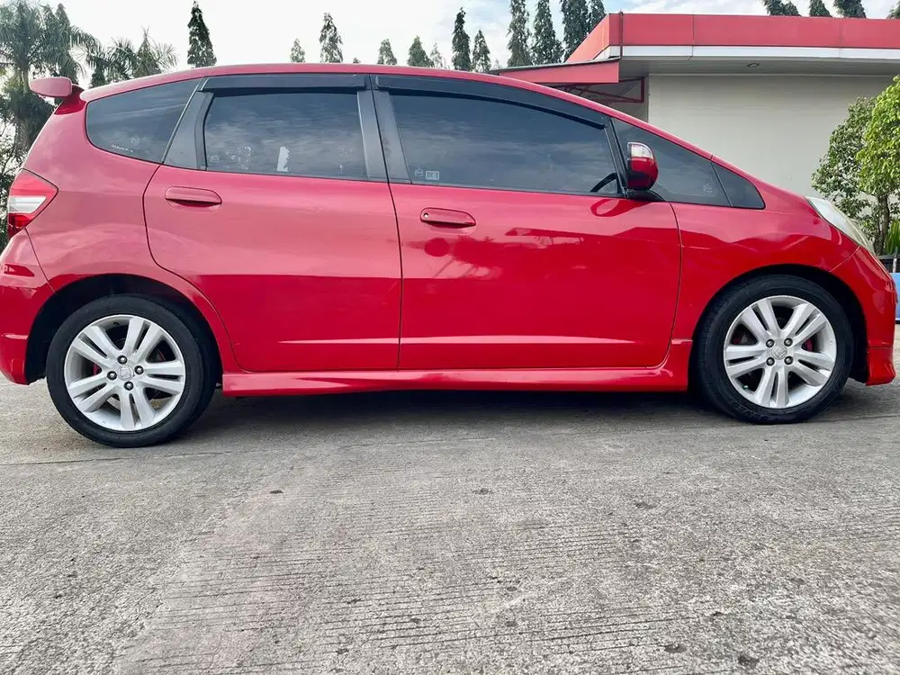 Honda Jazz RS Merah