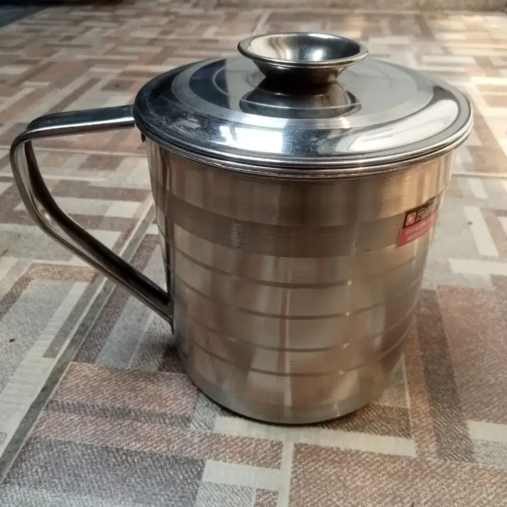 PRELOVED GELAS STAINLESS ADA TUTUPNYA DIAMETER 12 CM