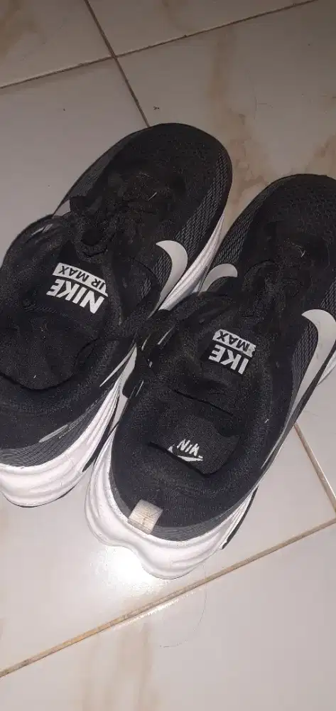 Sepatu sepatu sepatu