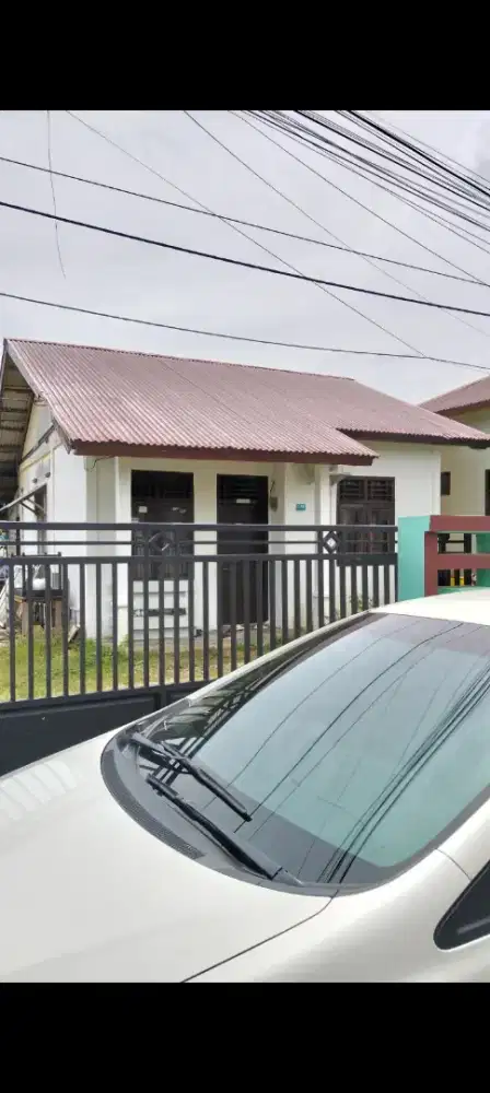 Disewakan rumah lokasi strategis