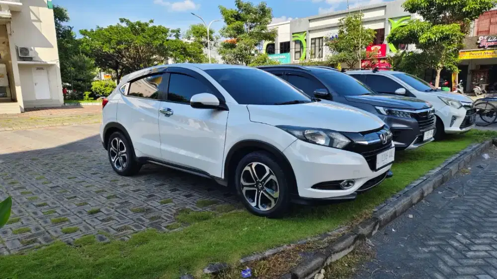 HONDA HRV TYPE E MATIC PUTIH 2016
