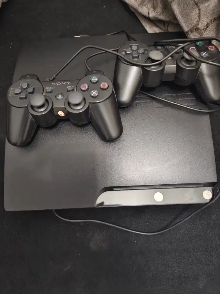 Ps3 slim 256 gb, 2 stik