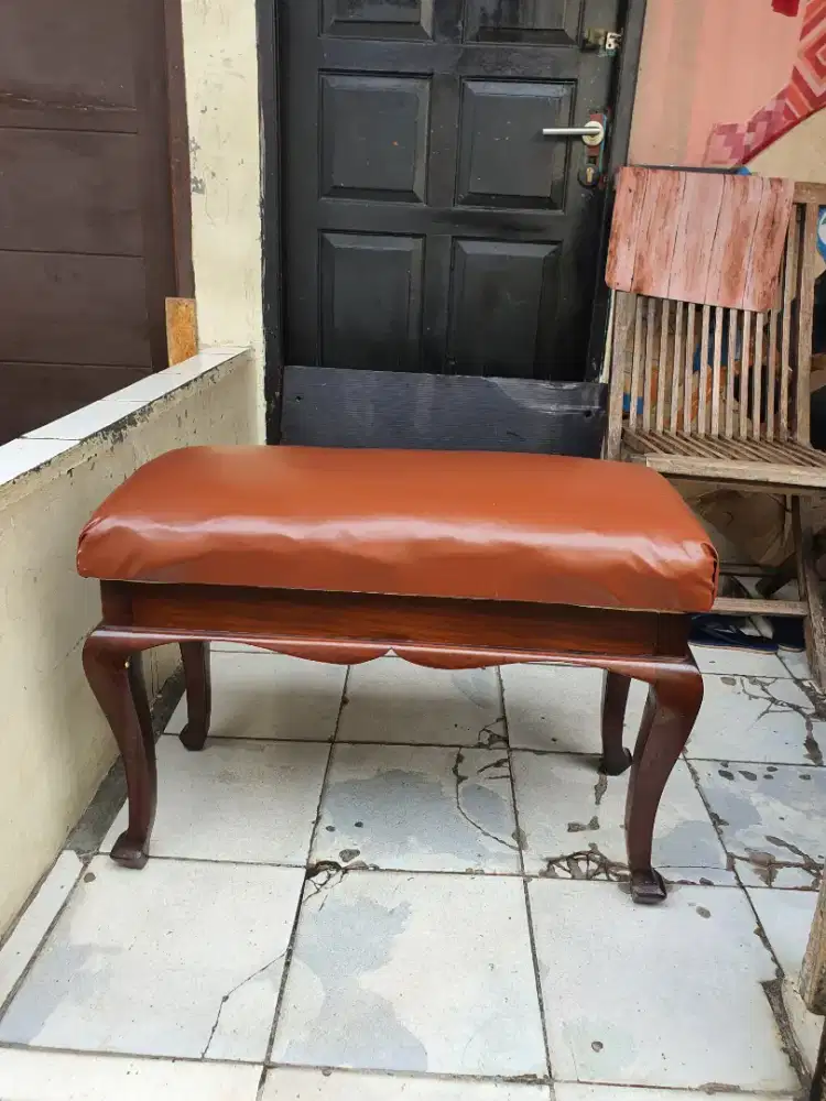Bangku Piano kayu Jati