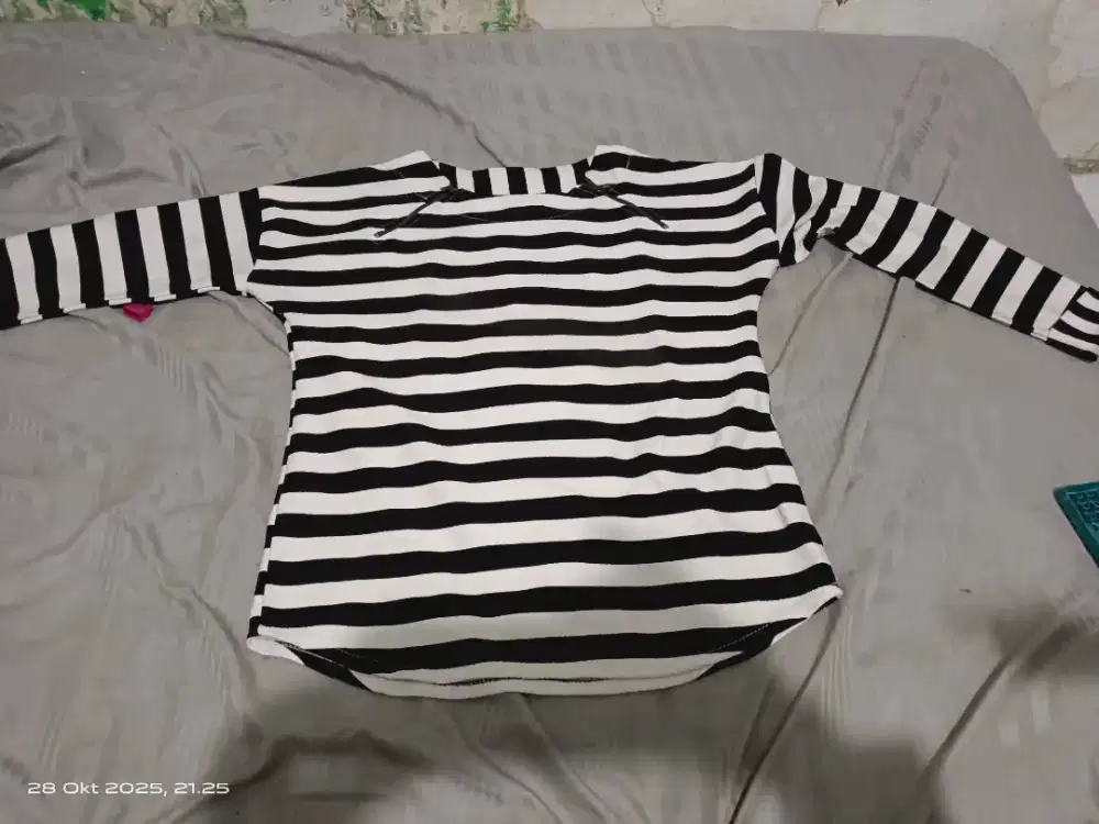 Baju masih kondisi oke,cocok untuk main atau kuliah