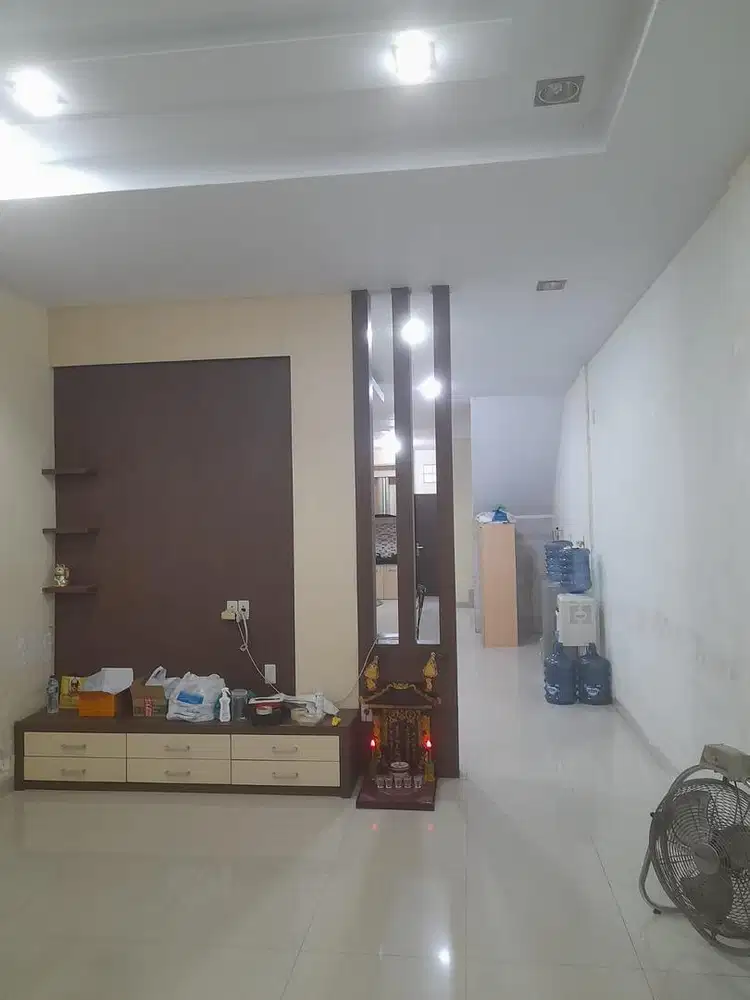 DiJual Ruko jl. Gandhi (simp. Amplas) 3½ lantai siap huni