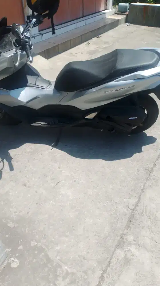 Honda pcx 160 warna silver