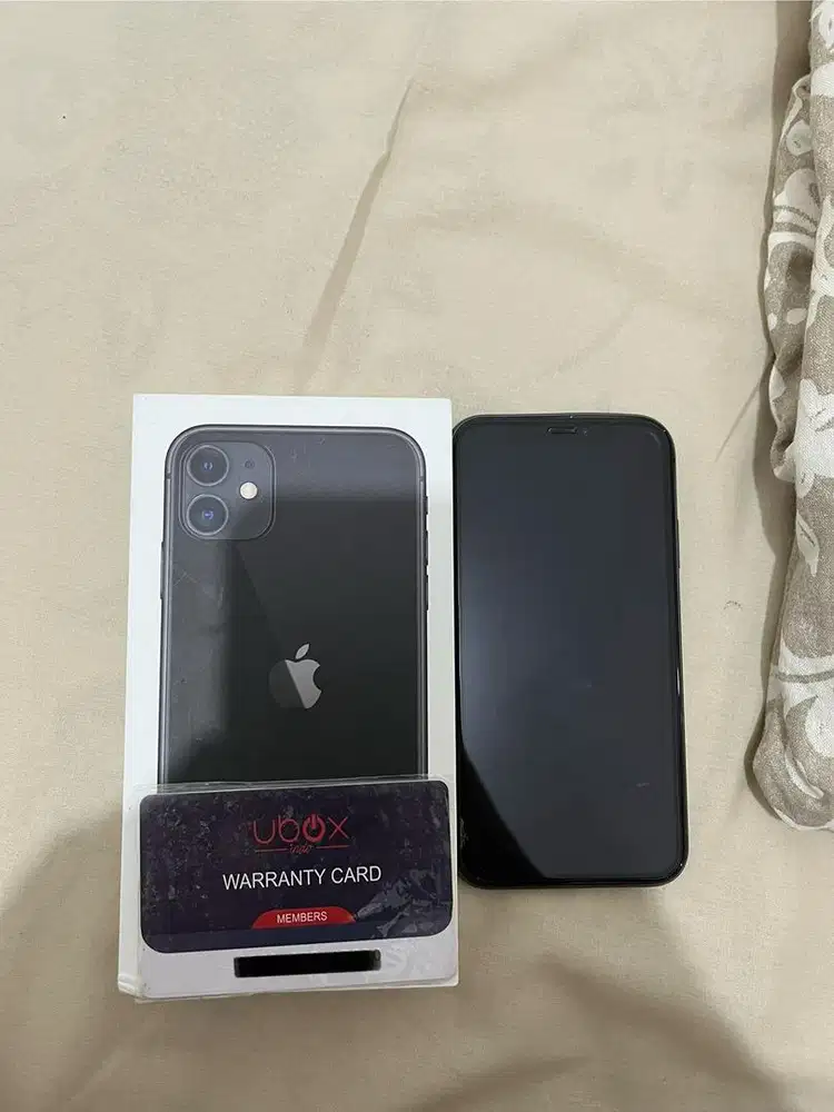 Iphone 11 (128Gb) Black + anti gores seumur hidup di Ubox