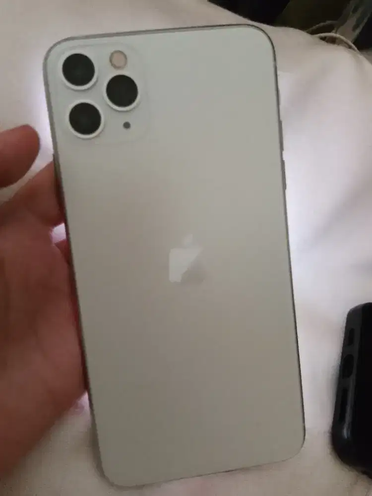 Dijual iPhone 11 pro max 64gb inter