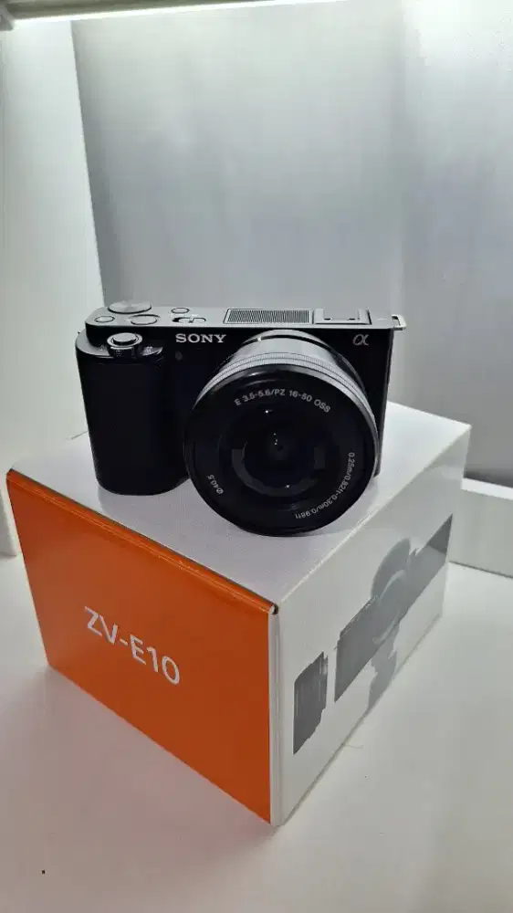Sony ZV E10 FULL SET (LIKE NEW)