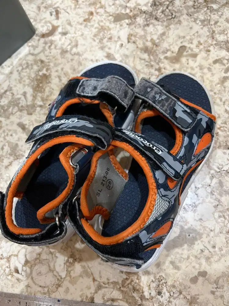 Sendal sepatu crocodile