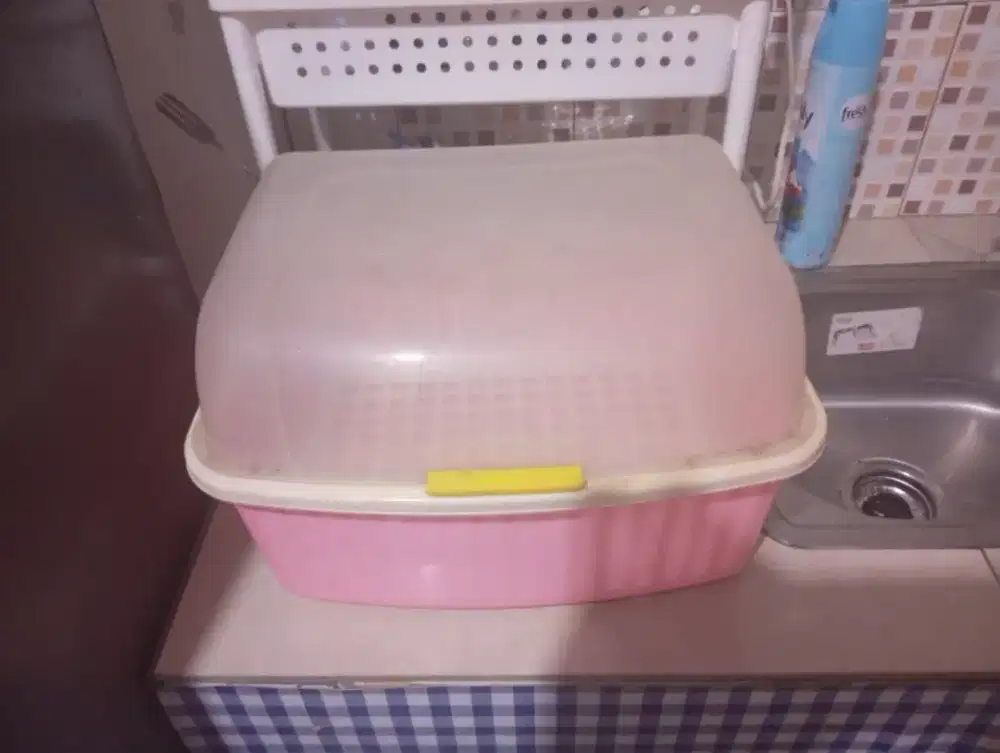 Rak piring bekas ukuran sedang