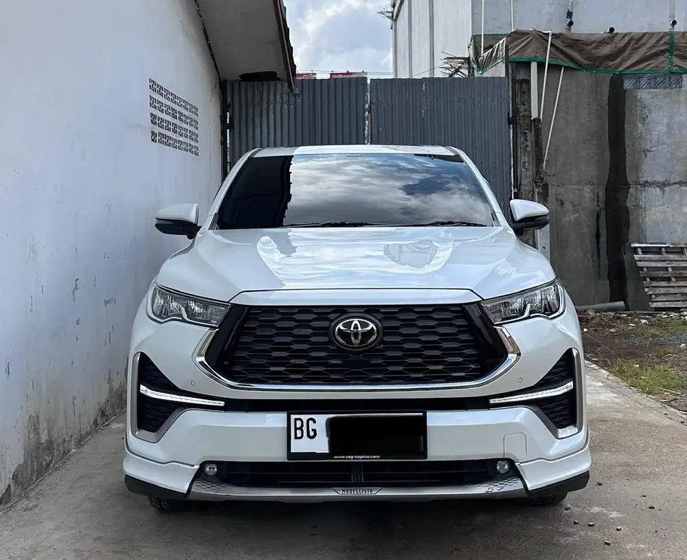 Toyota innova Zenix Q Hybrid modelista 2023 km rendah mulus sekali