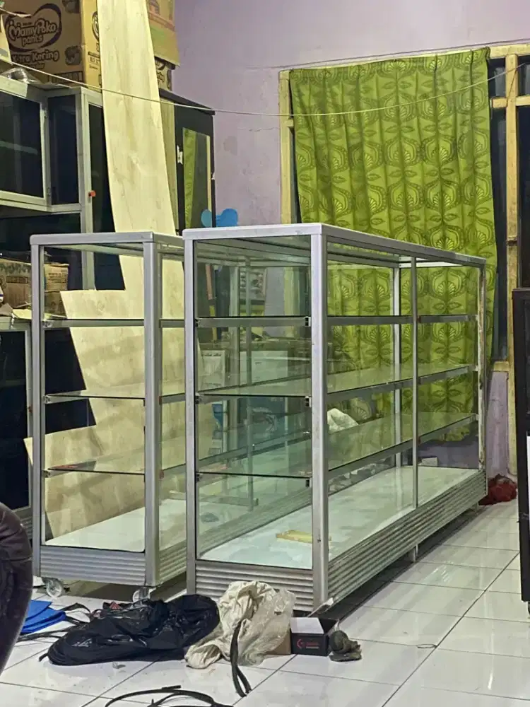 Etalase warung konter