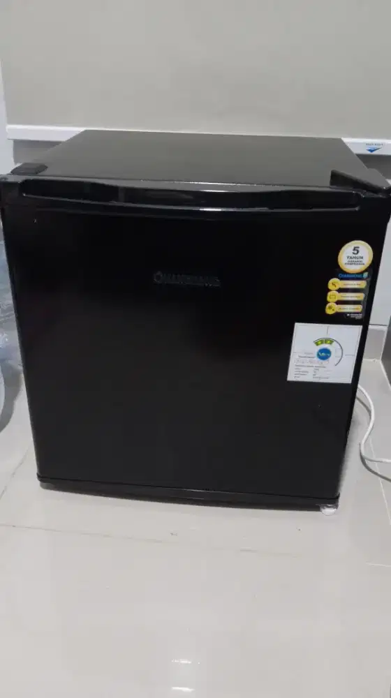 KULKAS CHANGHONG CBC-50BLACK 50L (Pemakaian 3 Bulan)