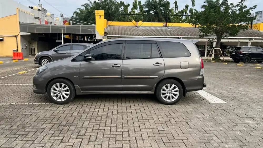 Kijang Innova At G orisinil