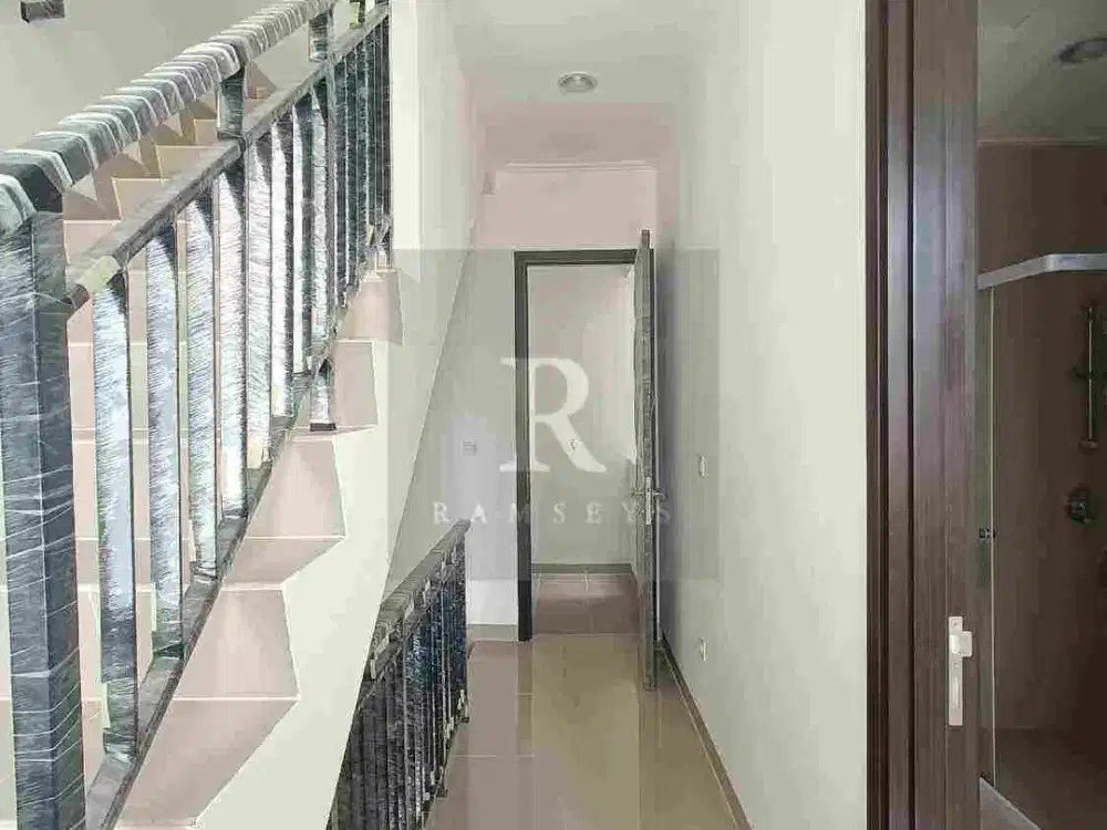 Dijual rumah PIK 2 LT. 45m2 lB 110m2 3 Lantai