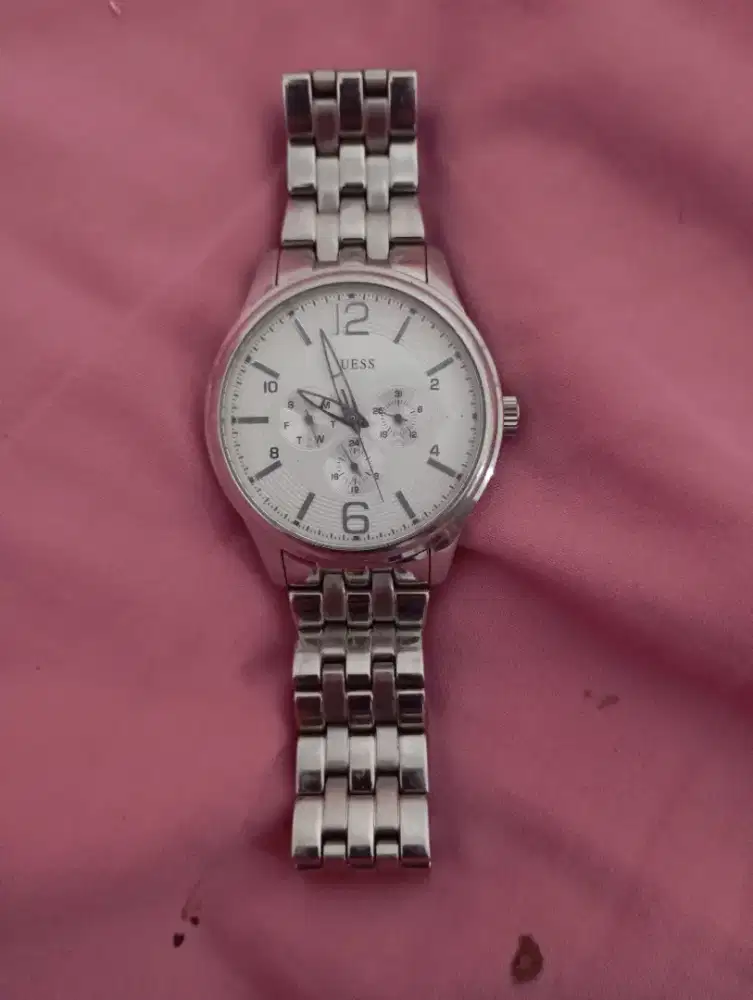 Jam tangan Guess