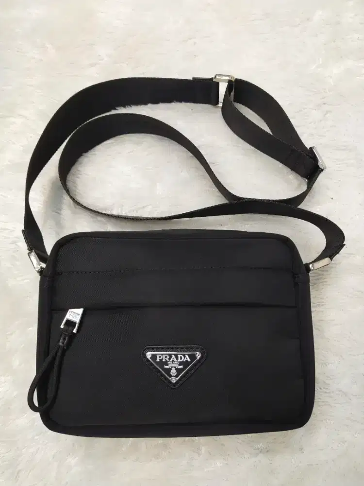 Luxury PRADA slingbag sangat stylish dan cakep maksimal