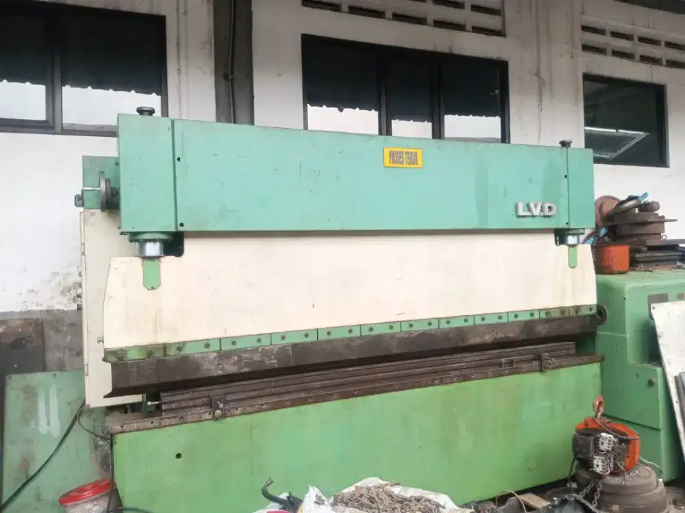 Mesin Tekuk Panjang benda kerja 3200