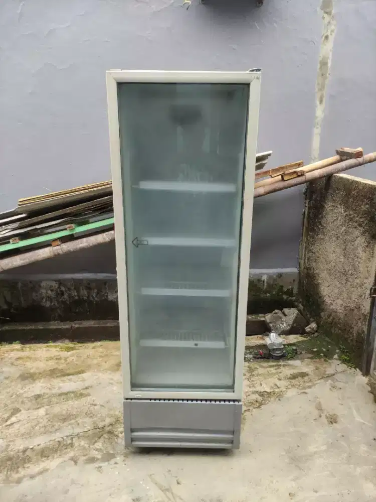 Showcase 4 rak merk POLYTRON