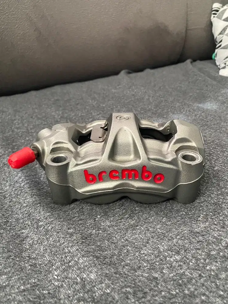 Kaliper brembo m50 sisi kiri