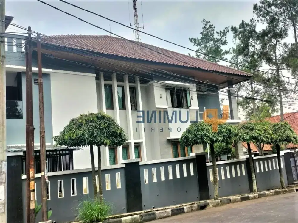 Rumah Besar Siap Huni di Ciwaruga Bandung, Akses Jalan Lebar