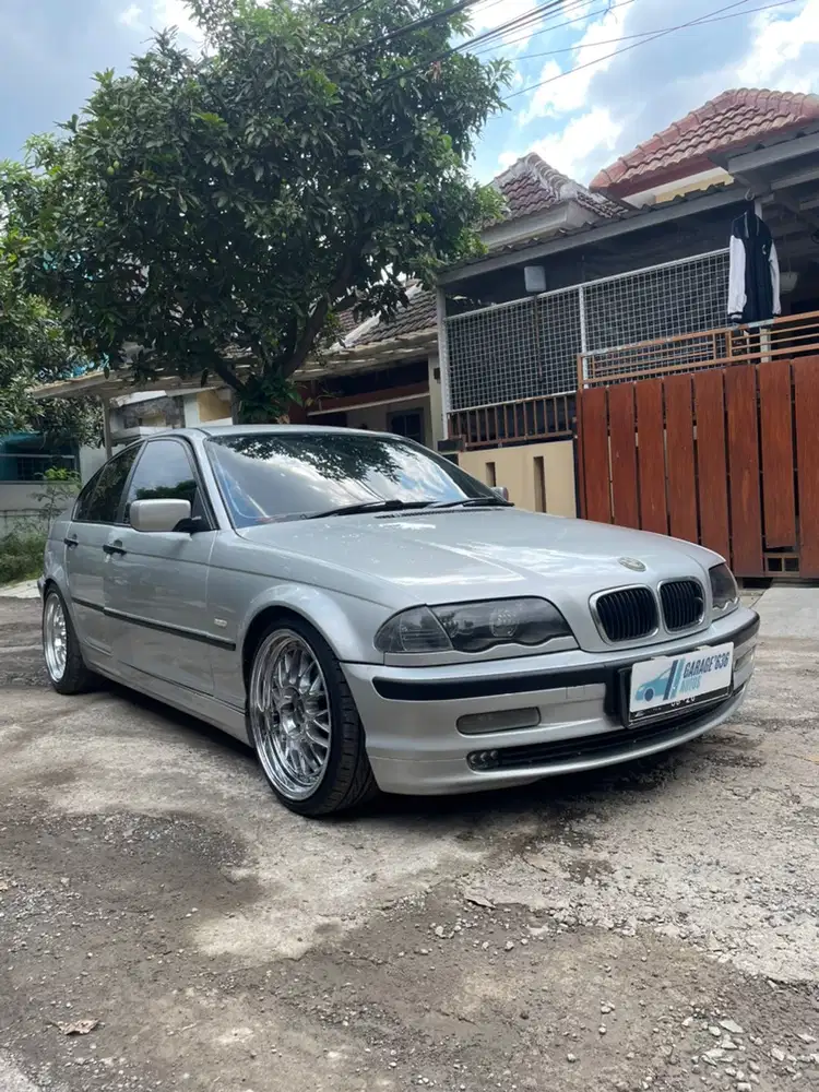 BMW 318i 2000 Bensin