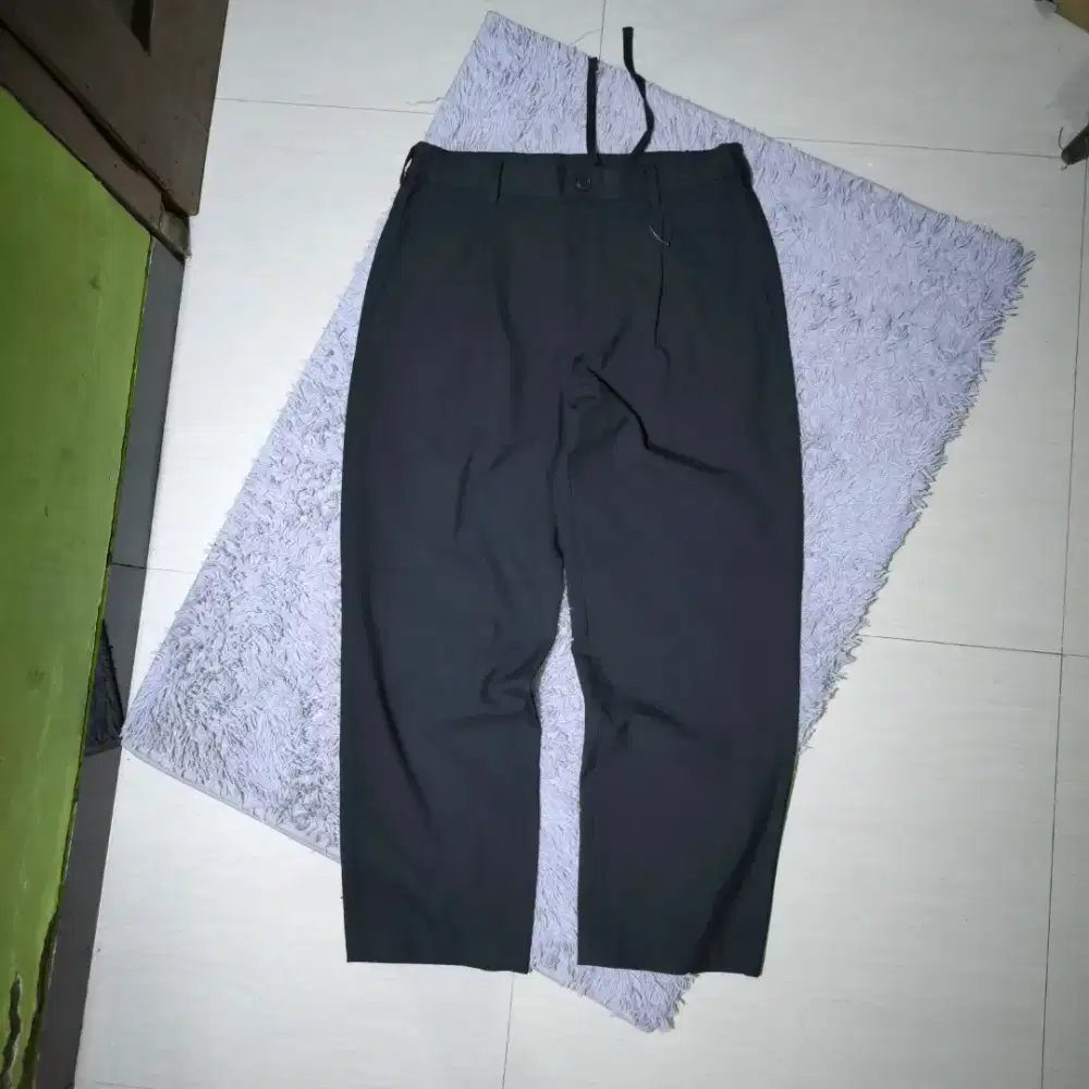 Uniqlo angkle pants Sz 33. Like new sekali.