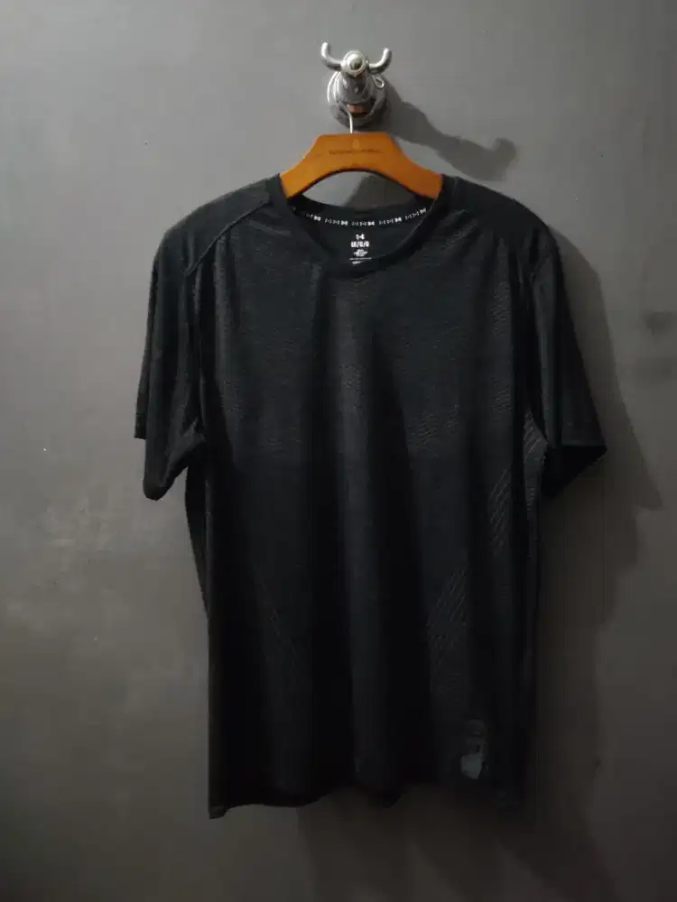 Kaos olahraga Under Armour original size L preloved