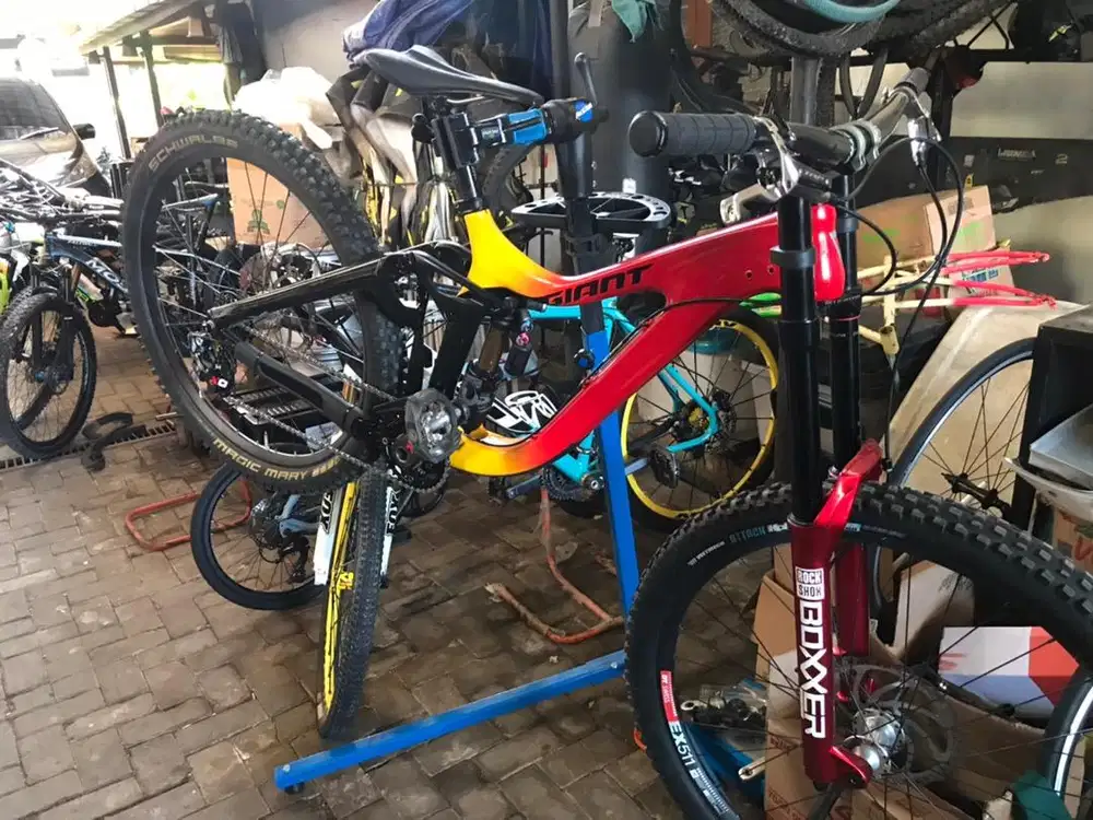 Sepeda mtb downhill giant glory mullet