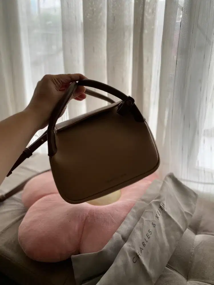 Tas charles n keith original brown